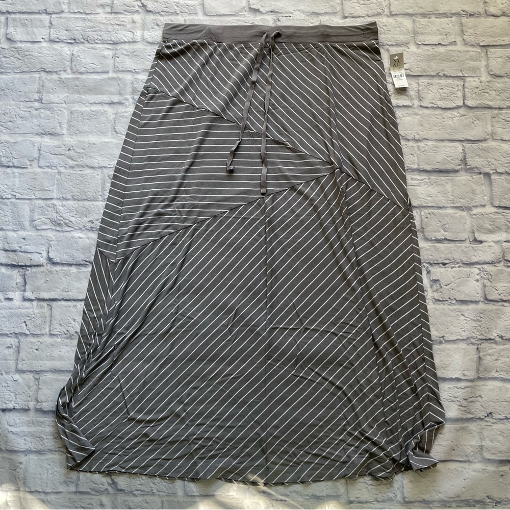 New Striped Women's Skirt by New York & Company